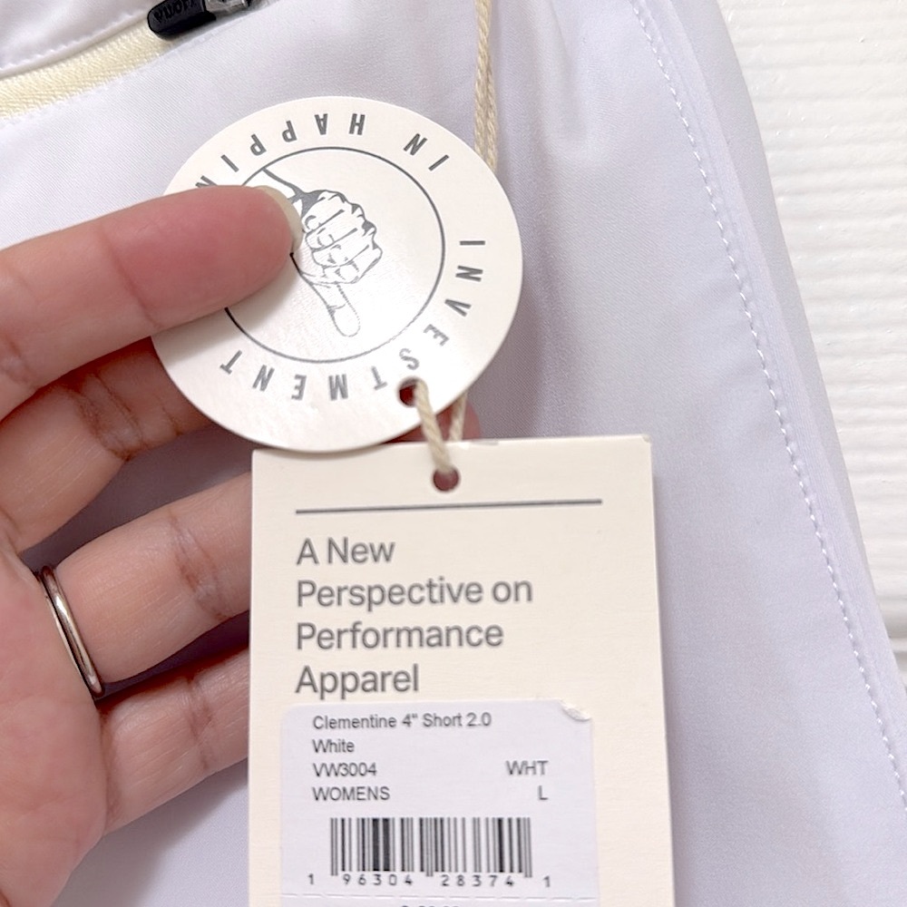 NWT Vuori Clementine 2.0 Short 4" in White - Picture 9 of 10